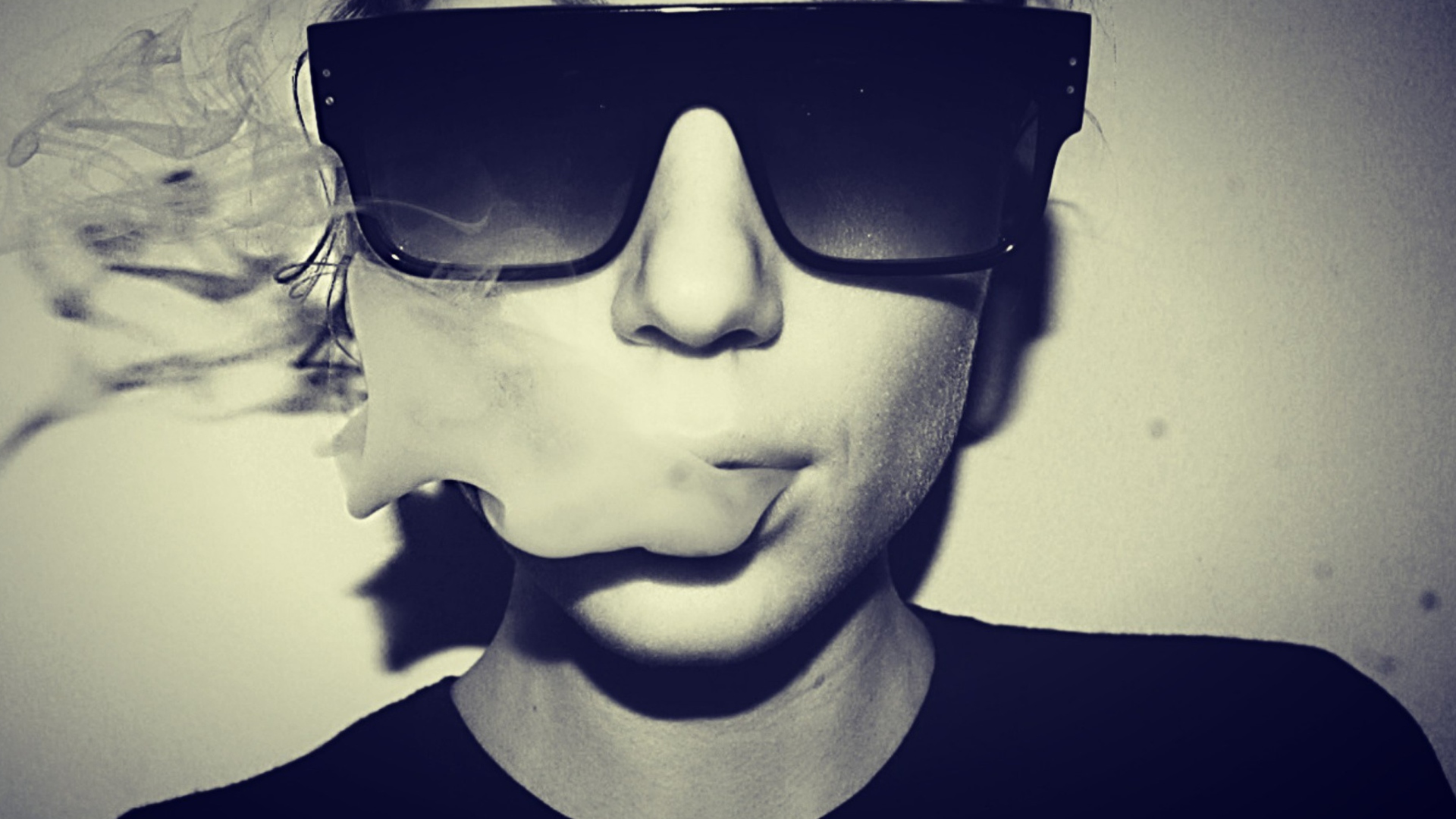 Das Sunglasses And Smoke Wallpaper 1920x1080