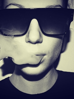 Sunglasses And Smoke screenshot #1 240x320