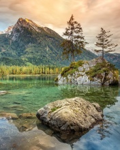 Tarn lake in Canada wallpaper 176x220