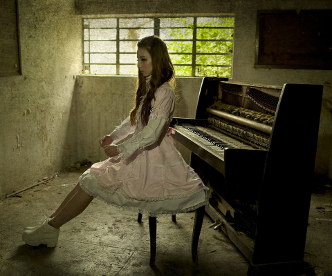 Girl And Piano wallpaper 480x400