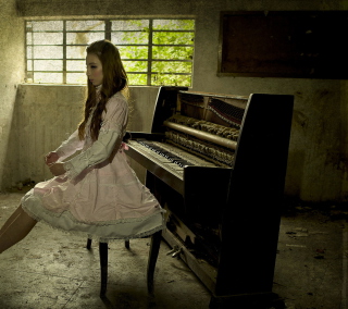 Girl And Piano Picture for iPad 3