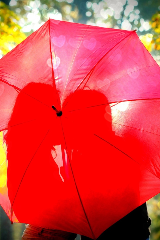 Das Couple Behind Red Umbrella Wallpaper 640x960