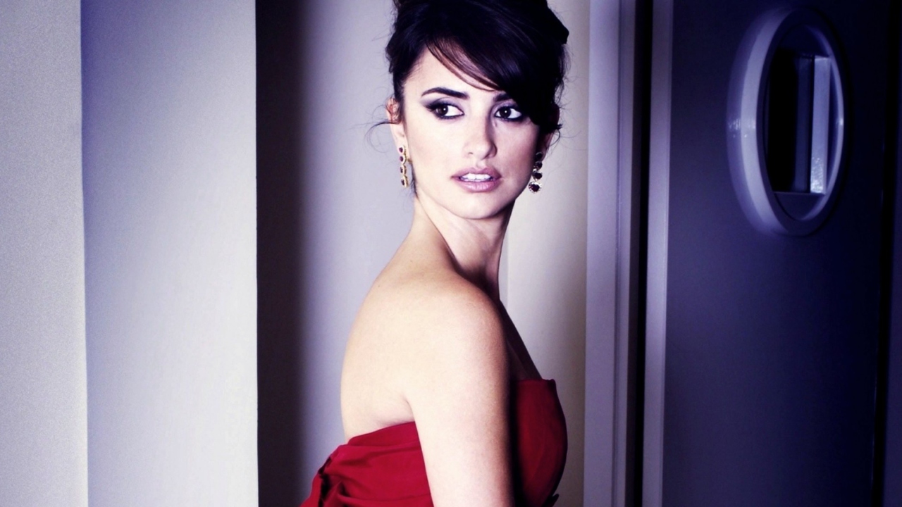 Das Penelope Cruz In Red Dress Wallpaper 1280x720