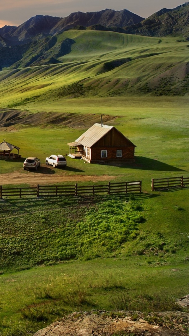 Обои Little House In Mountains 640x1136