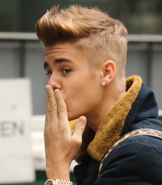 Justin Bieber Air Kiss - Obrázkek zdarma pro 240x320