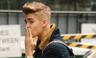 Justin Bieber Air Kiss Wallpaper for Android, iPhone and iPad