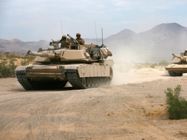Sfondi United States Marine Corps on Tanks 640x480