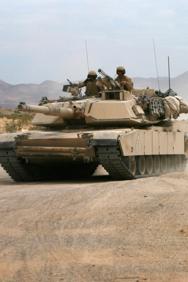 Sfondi United States Marine Corps on Tanks 640x960