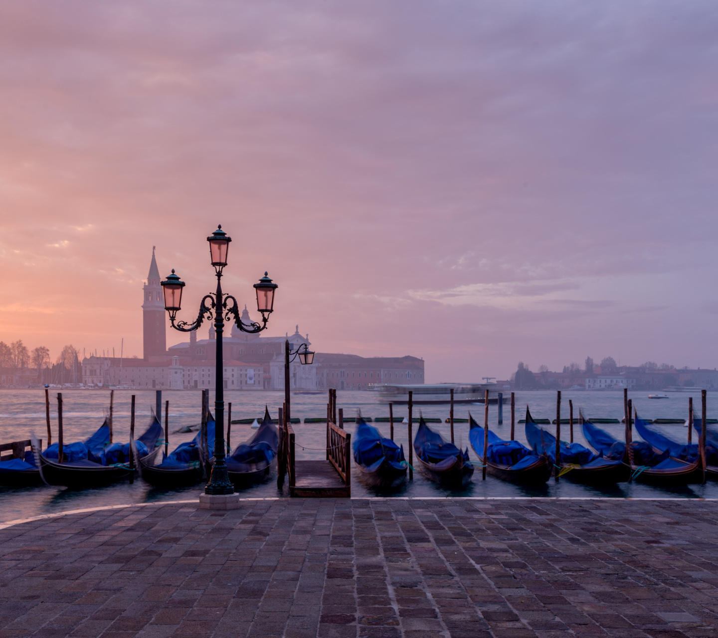 Обои Venice Morning 1440x1280