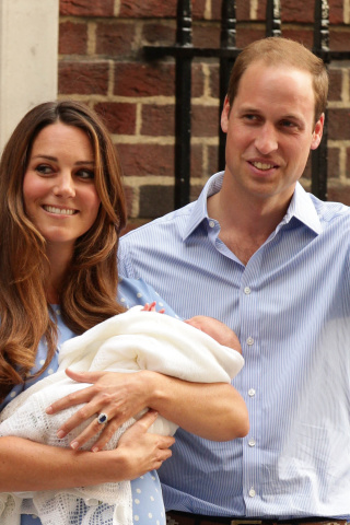 Sfondi Royal Family Kate Middleton and William Prince 320x480