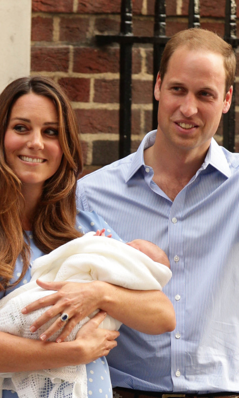 Обои Royal Family Kate Middleton and William Prince 480x800