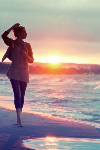 Das Sunset Walk By Beach Wallpaper 320x480