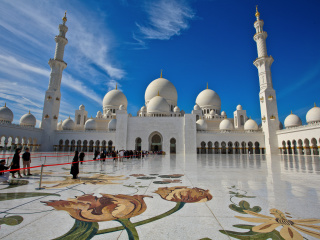 Sheikh Zayed Mosque located in Abu Dhabi wallpaper 320x240
