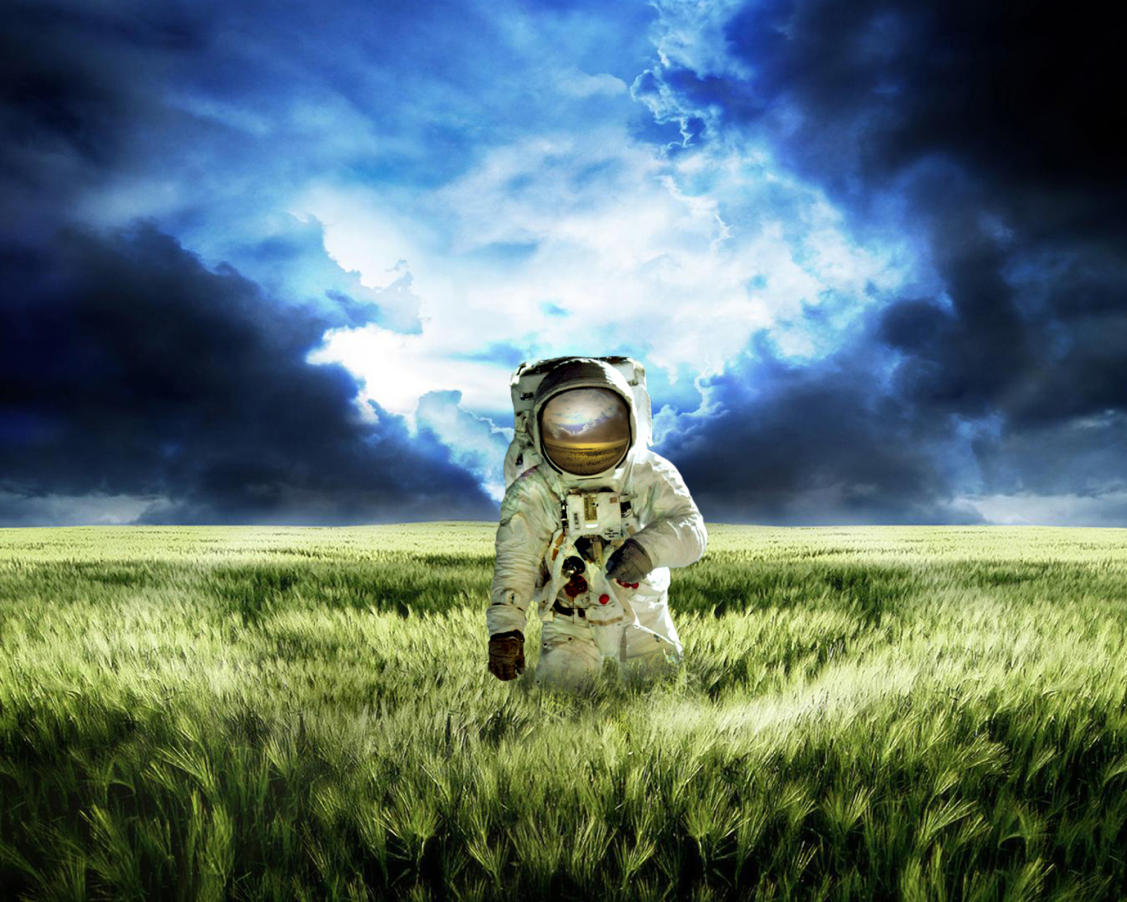 Astronaut On New Planet wallpaper 1600x1280