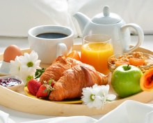 Das Breakfast with croissant and musli Wallpaper 220x176
