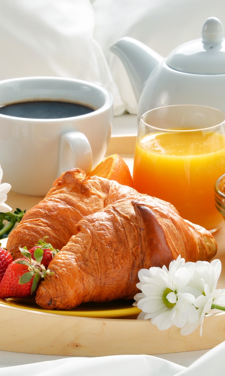 Das Breakfast with croissant and musli Wallpaper 768x1280
