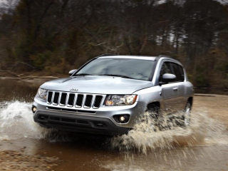 Das 2012 Jeep Compass Silver Wallpaper 320x240