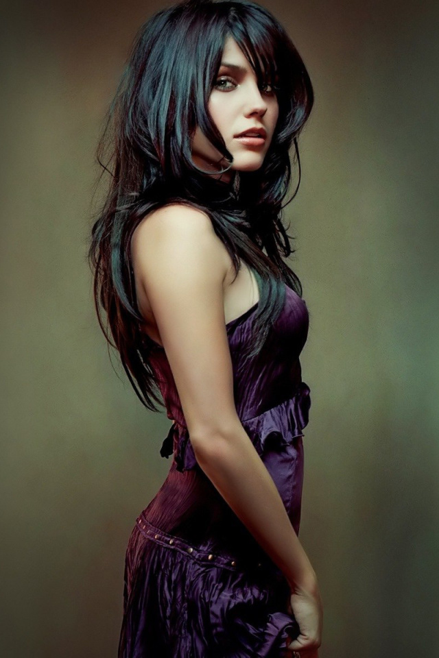 Brunette with beautiful hair wallpaper 640x960