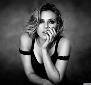 Kostenloses Scarlett Johansson Black And White Wallpaper für 1024x1024