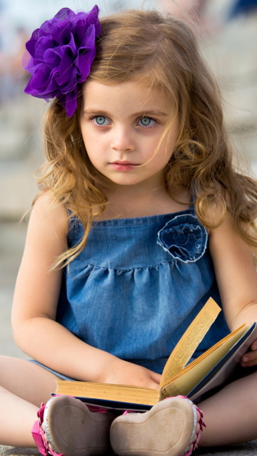 Fondo de pantalla Sweet Child Girl With Flower In Her Hair 360x640