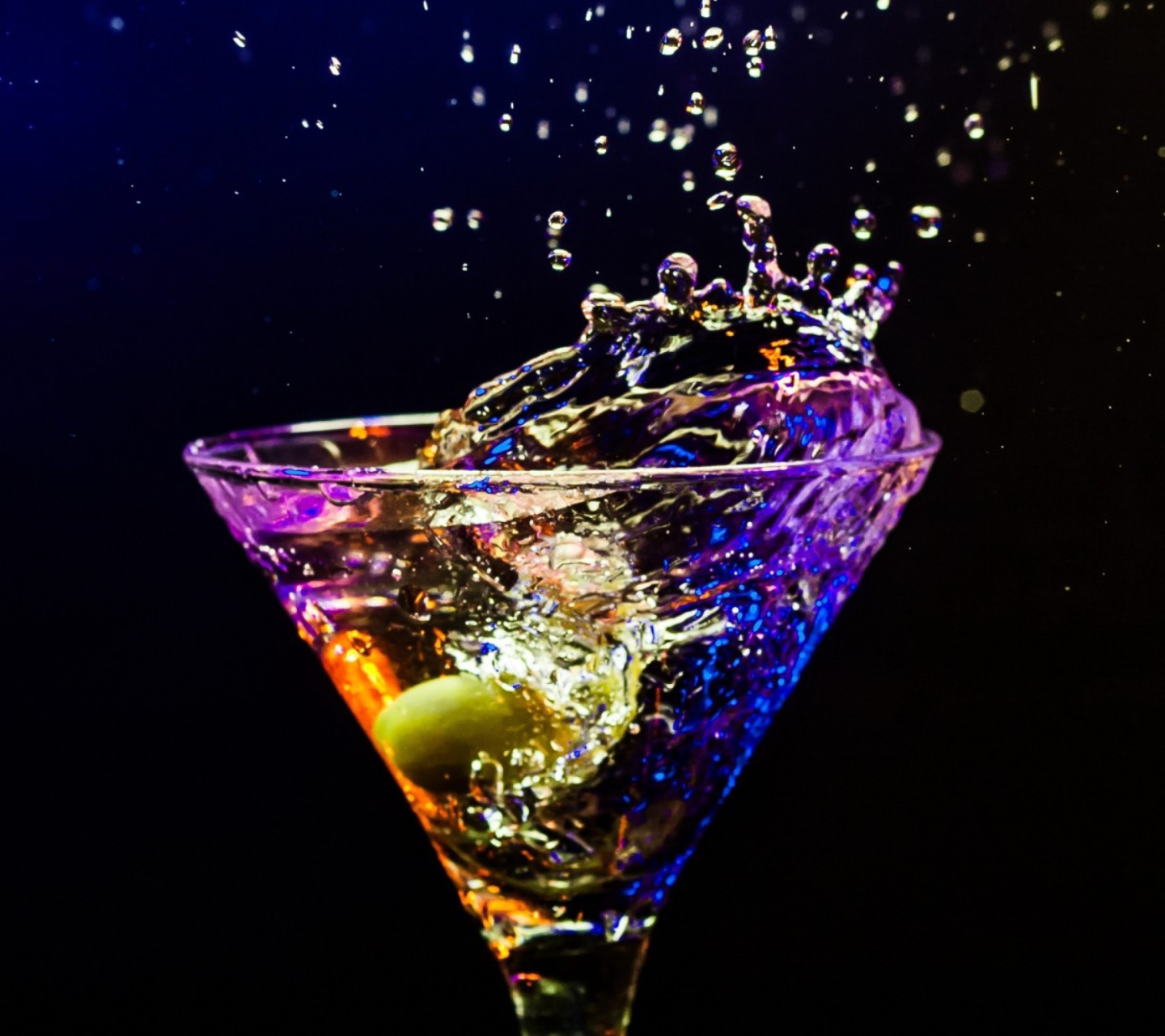 Martini With Olive wallpaper 1440x1280