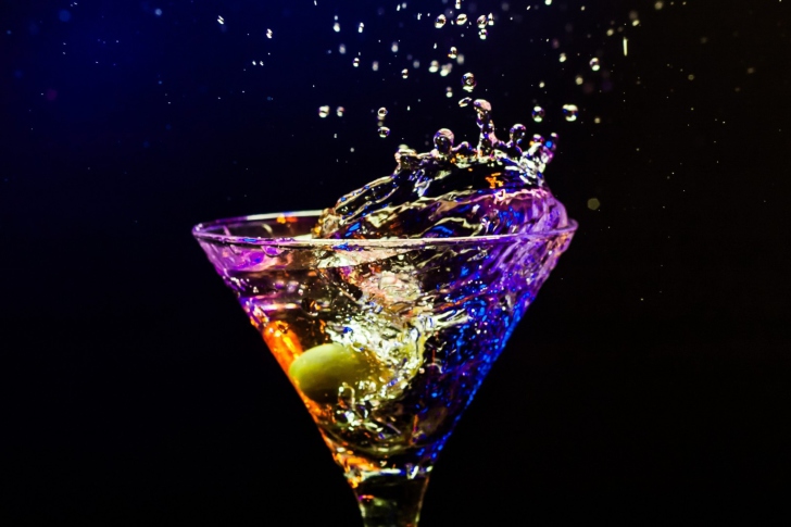 Martini With Olive wallpaper
