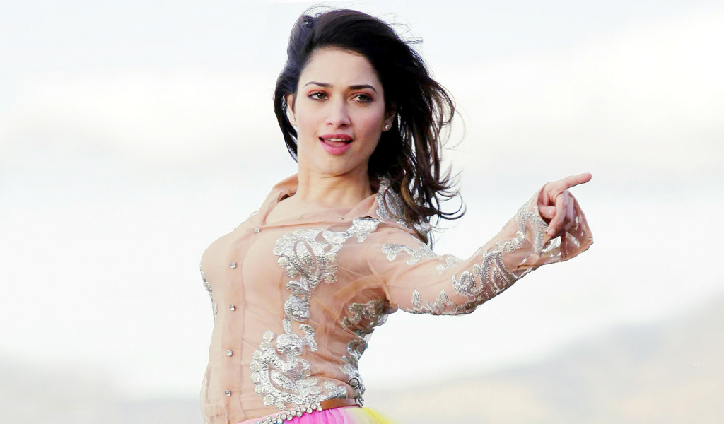 Tamanna Bhatia HD wallpaper 1024x600