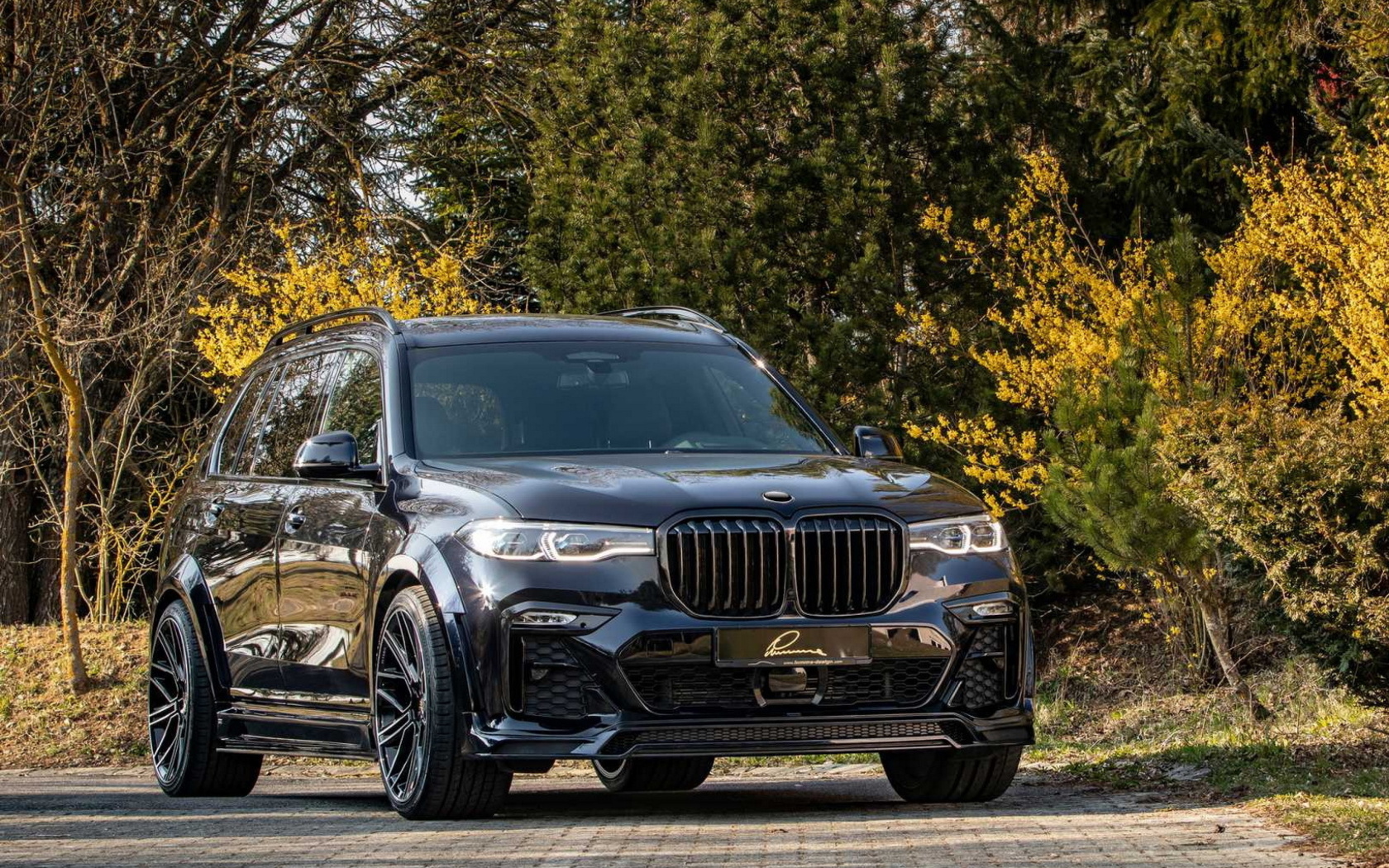 BMW X7 Lumma Long Tail wallpaper 1680x1050