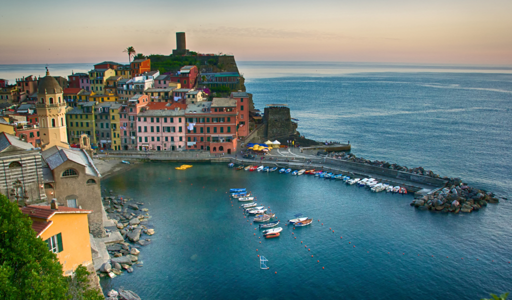 Vernazza, Cinque Terre, Italy, Ligurian Sea wallpaper 1024x600