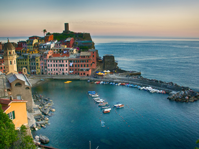 Fondo de pantalla Vernazza, Cinque Terre, Italy, Ligurian Sea 640x480