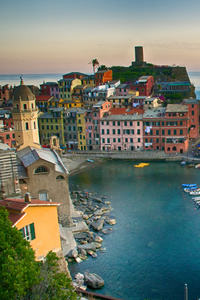 Screenshot №1 pro téma Vernazza, Cinque Terre, Italy, Ligurian Sea 640x960