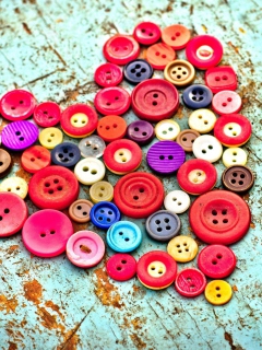 Das Heart of the Buttons Wallpaper 240x320