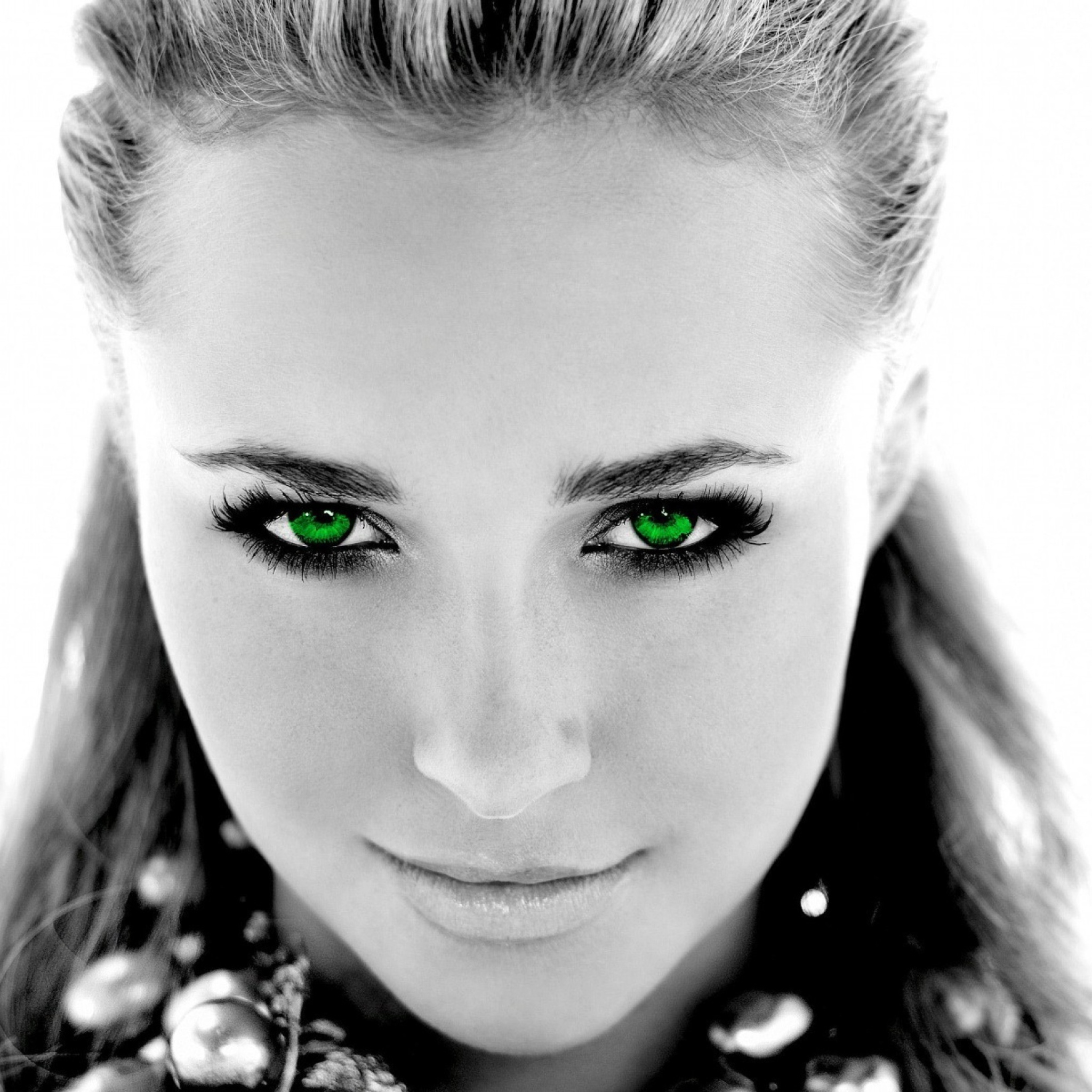 Girl With Green Eyes wallpaper 2048x2048