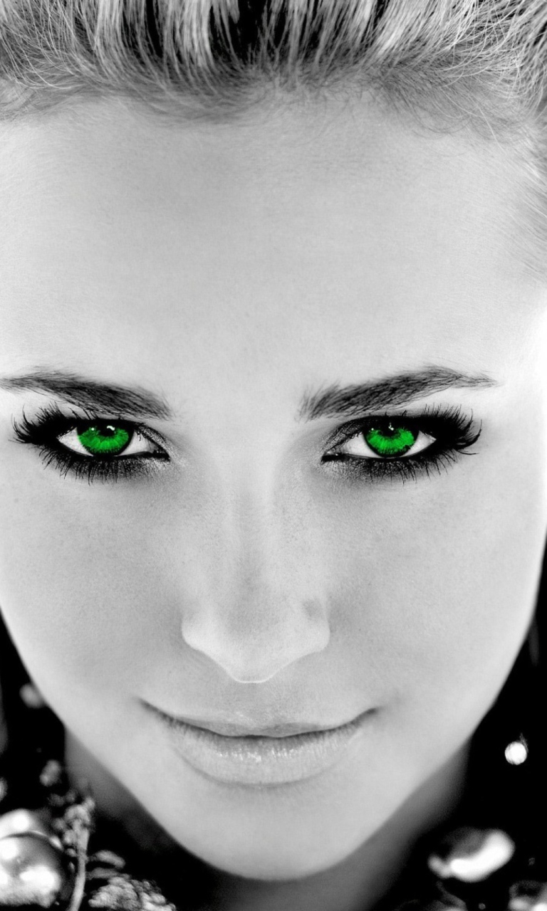 Fondo de pantalla Girl With Green Eyes 768x1280