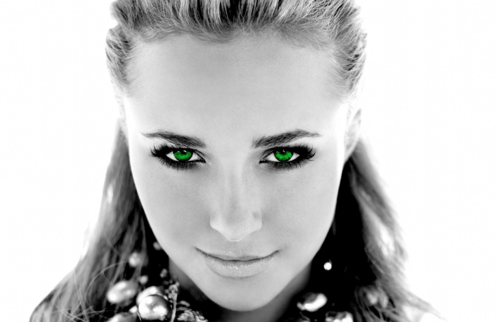 Обои Girl With Green Eyes