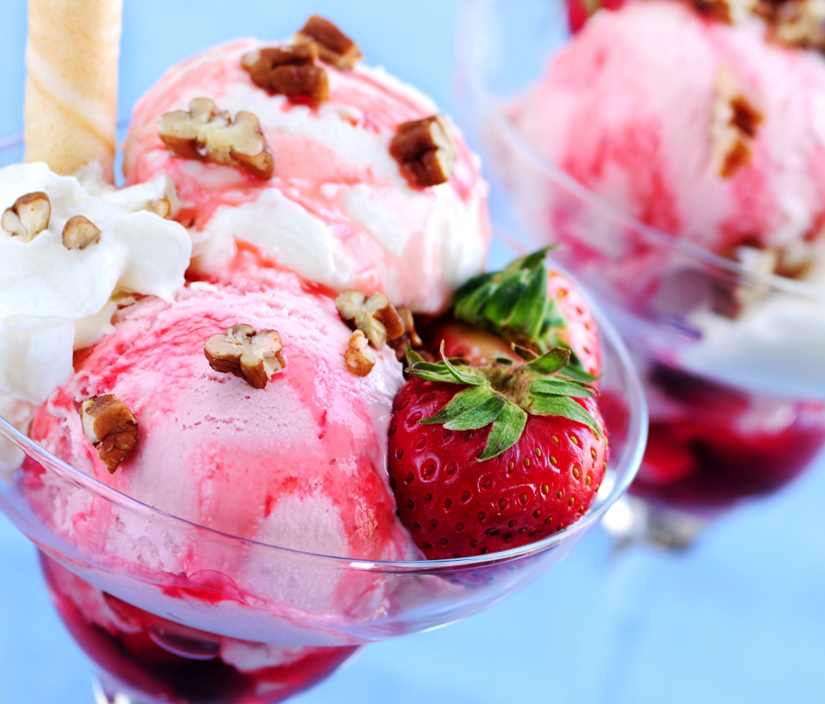 Обои Strawberry Ice Cream 1200x1024