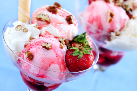 Sfondi Strawberry Ice Cream 480x320