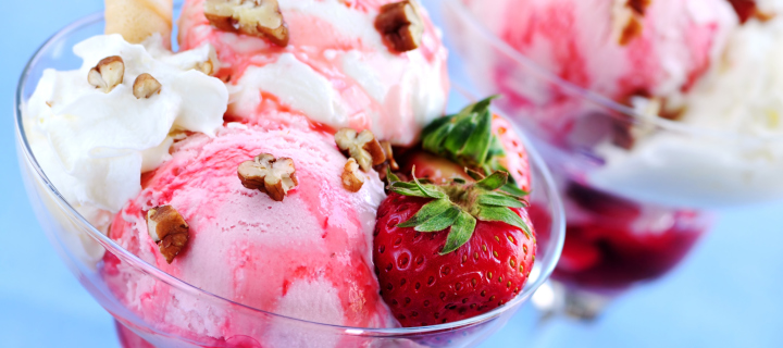Sfondi Strawberry Ice Cream 720x320
