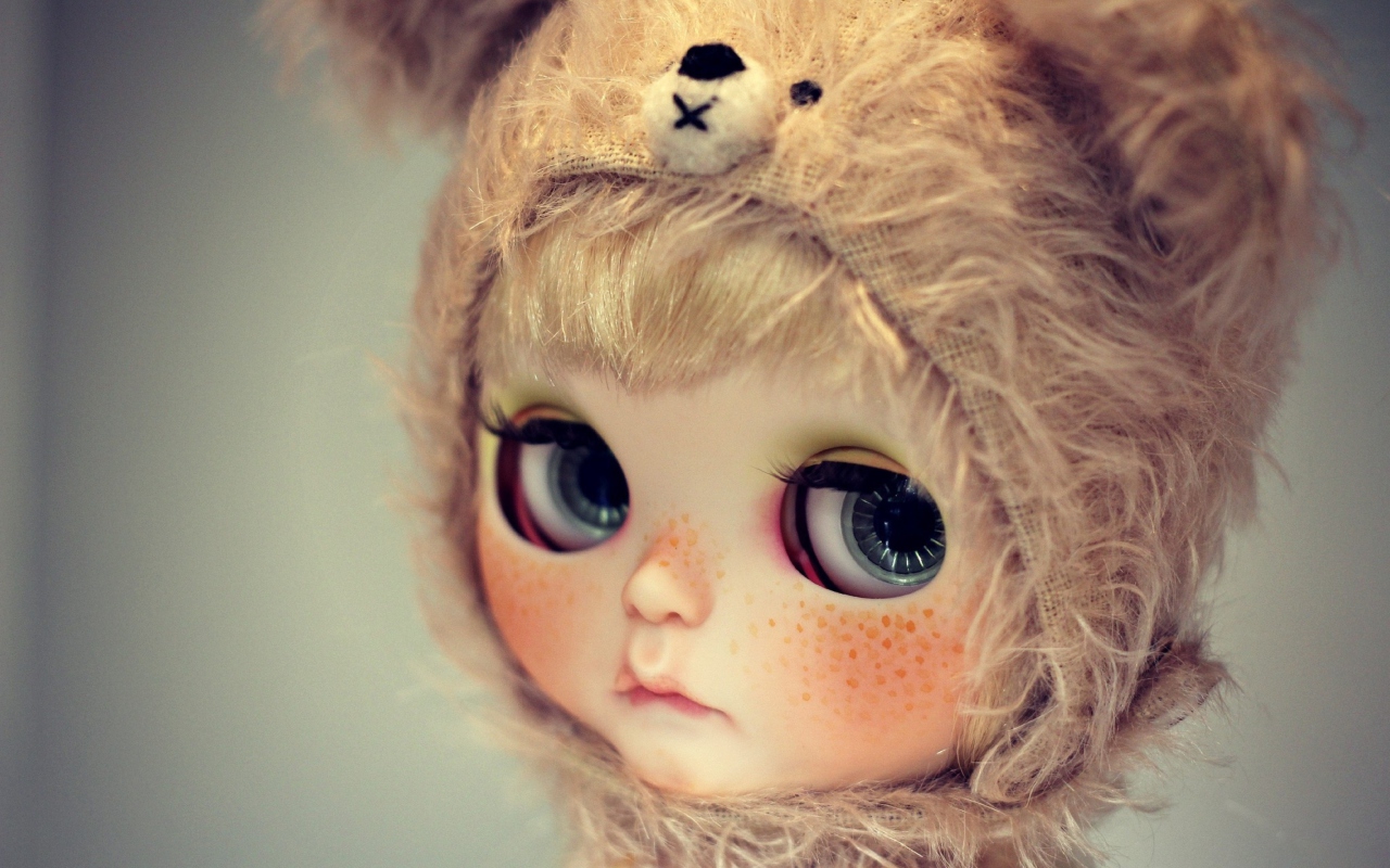 Das Cute Doll With Freckles Wallpaper 1280x800