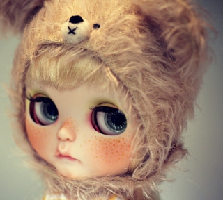 Kostenloses Cute Doll With Freckles Wallpaper für 1024x1024