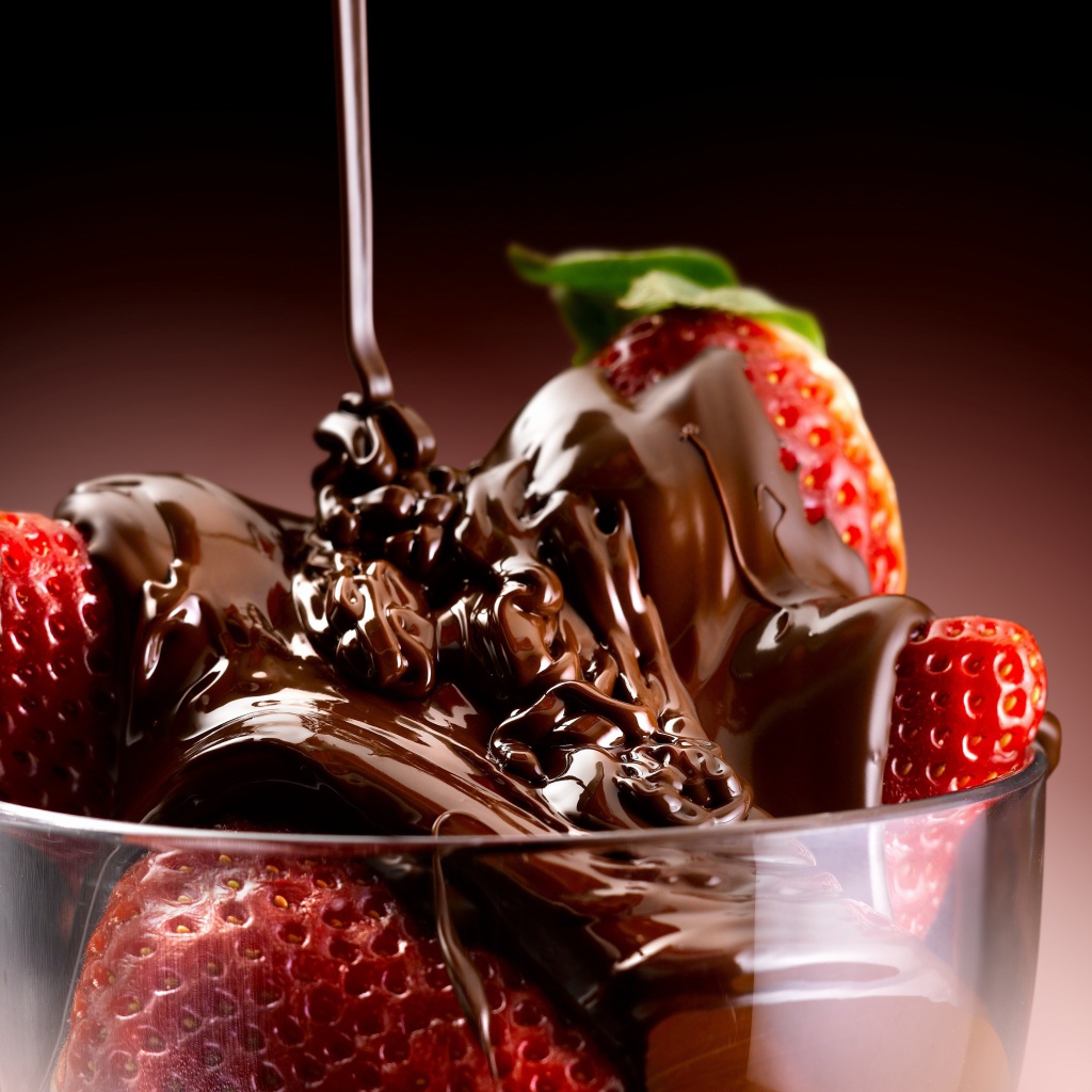 Обои Chocolate Covered Strawberries 1024x1024