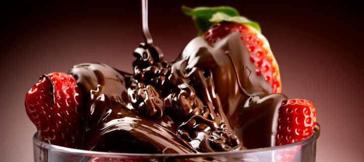 Screenshot №1 pro téma Chocolate Covered Strawberries 720x320