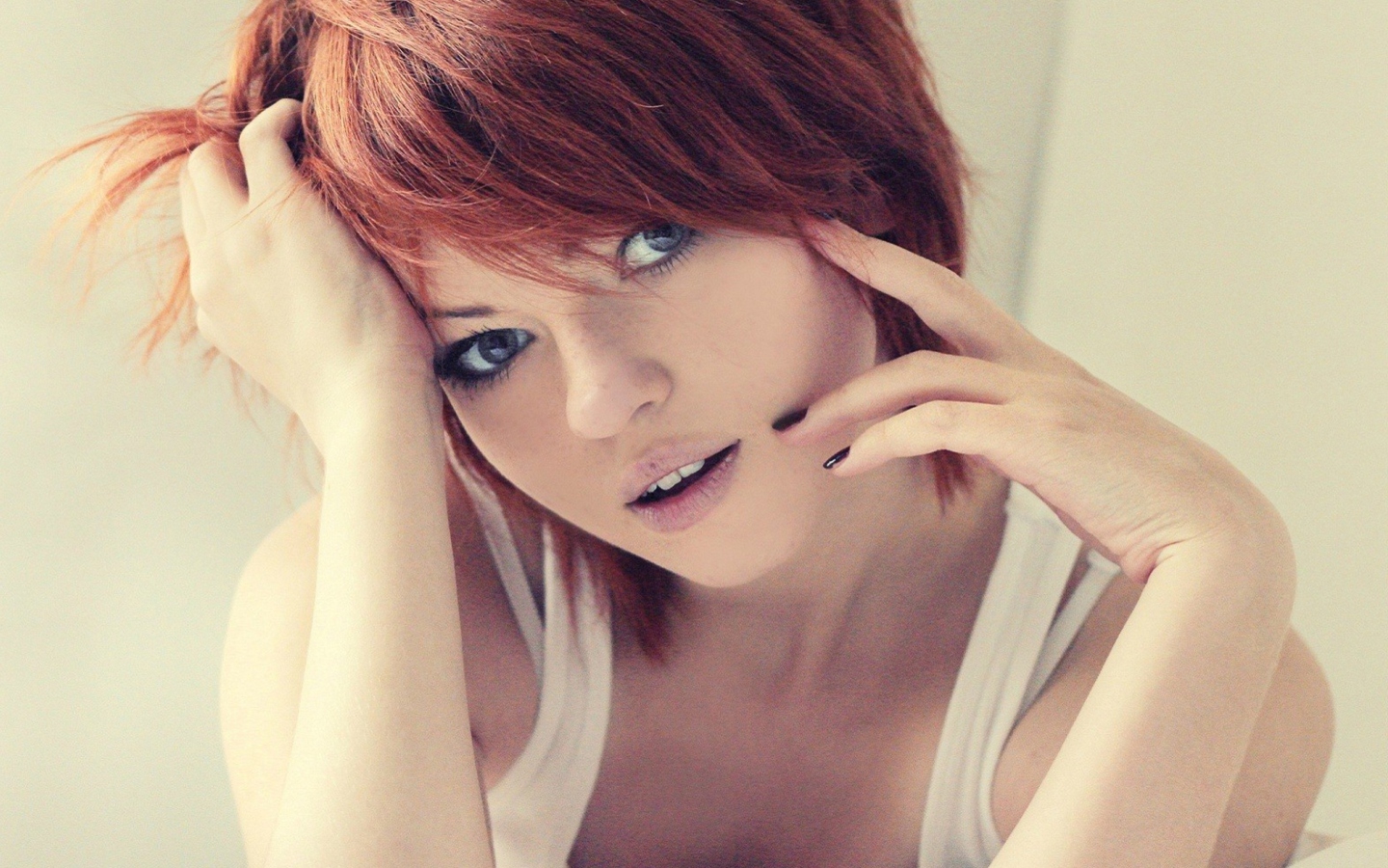 Redhead In White Top wallpaper 1440x900
