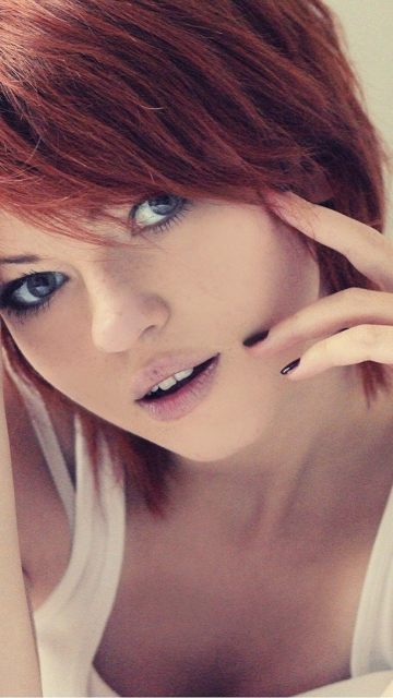 Sfondi Redhead In White Top 360x640