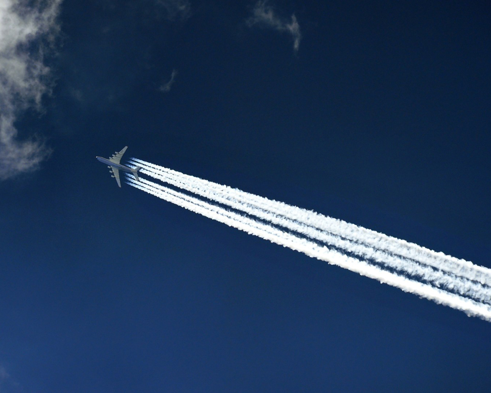 Airplane In Sky screenshot #1 1600x1280