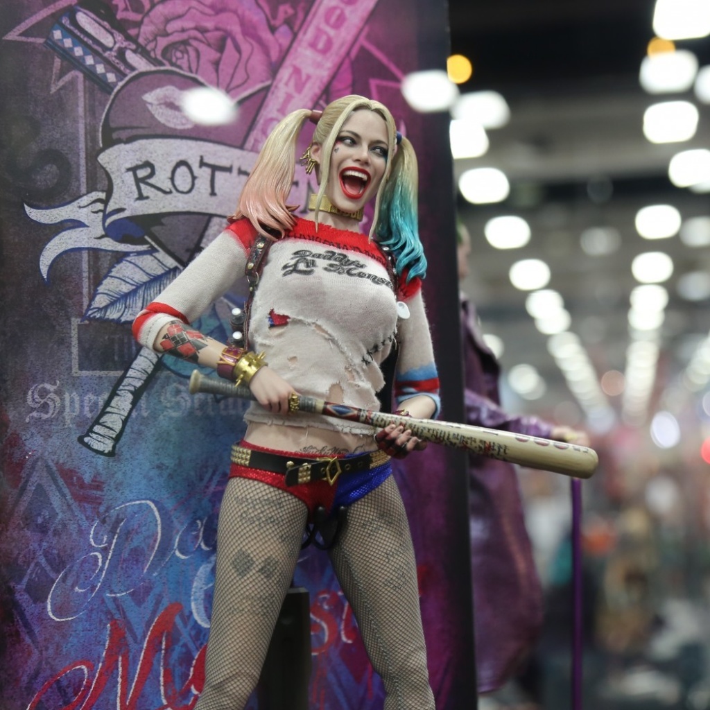 Margot Robbie in Suicide Squad film 2016 screenshot #1 1024x1024