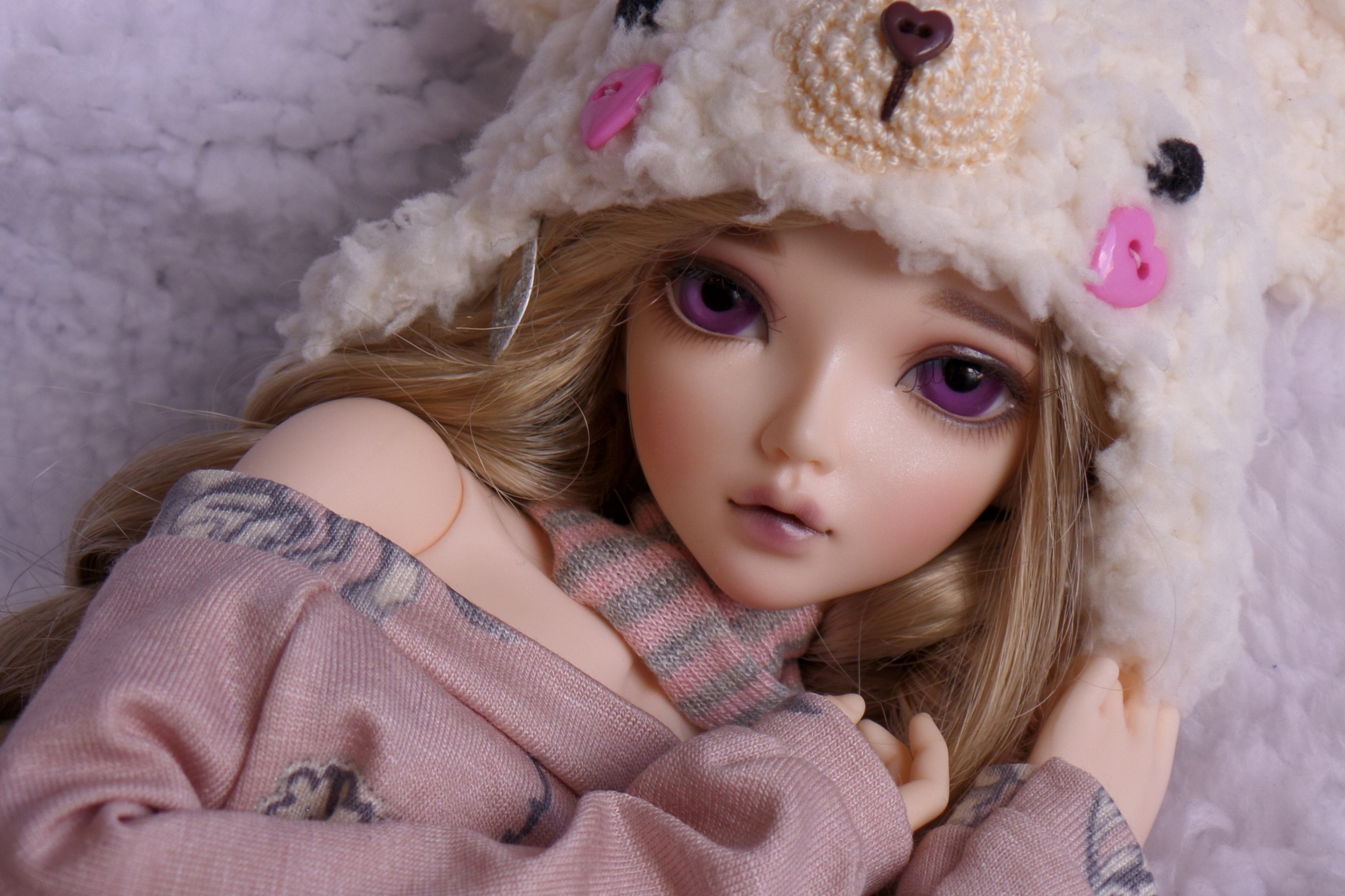 Beautiful Doll With Deep Purple Eyes screenshot #1 2880x1920