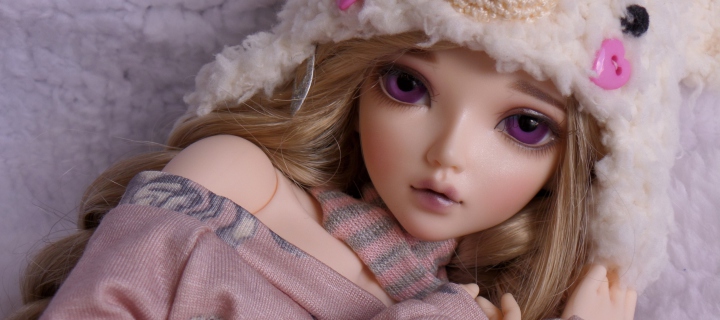 Screenshot №1 pro téma Beautiful Doll With Deep Purple Eyes 720x320