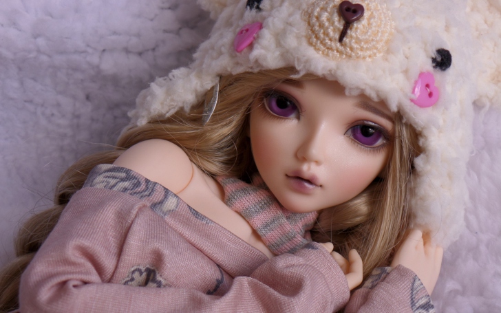 Обои Beautiful Doll With Deep Purple Eyes