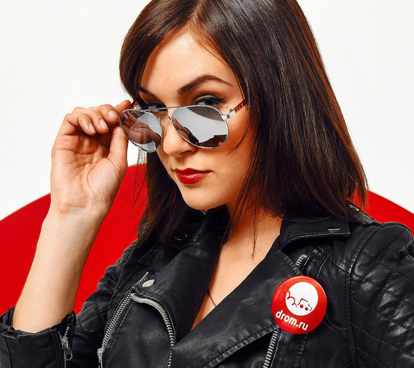 Screenshot №1 pro téma Sasha Grey in Sunglasses 1440x1280